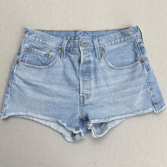 Levi's 501 Denim Shorts Womens Size 30 Light Wash Button Fly Cut Off - Picture 1 of 9